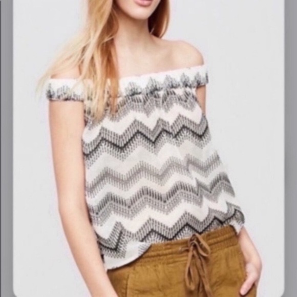 Lou & Grey Tops - NWT Lou & Gray Zig Zag Off Shoulder Top